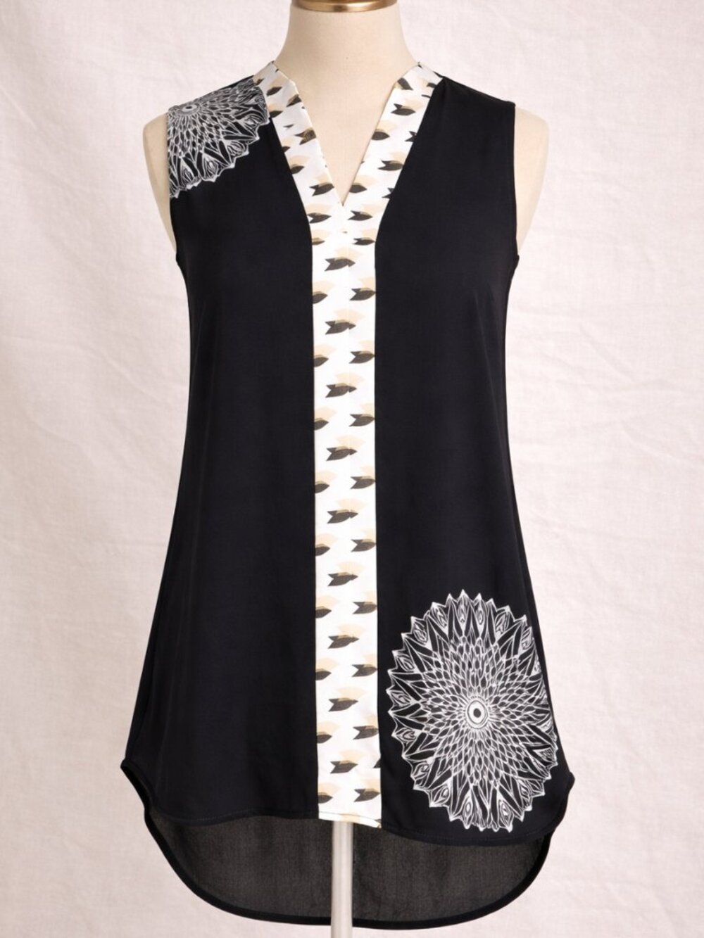 Desigual Mika Sleeveless Tunic Top Black Ivory Graphic Print High Low S - Picture 2 of 10